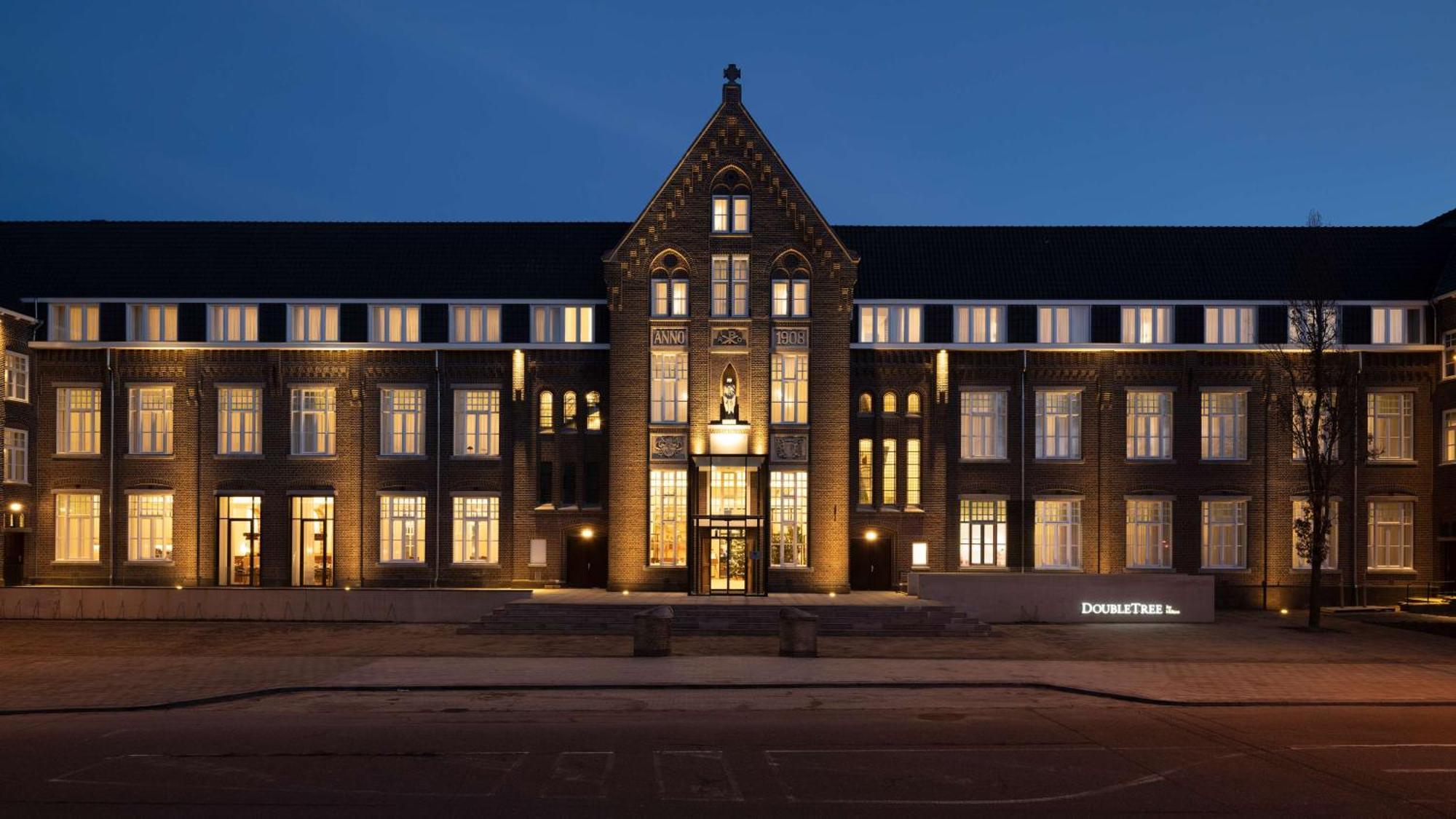 Doubletree By Hilton Sittard Hotel Exterior photo